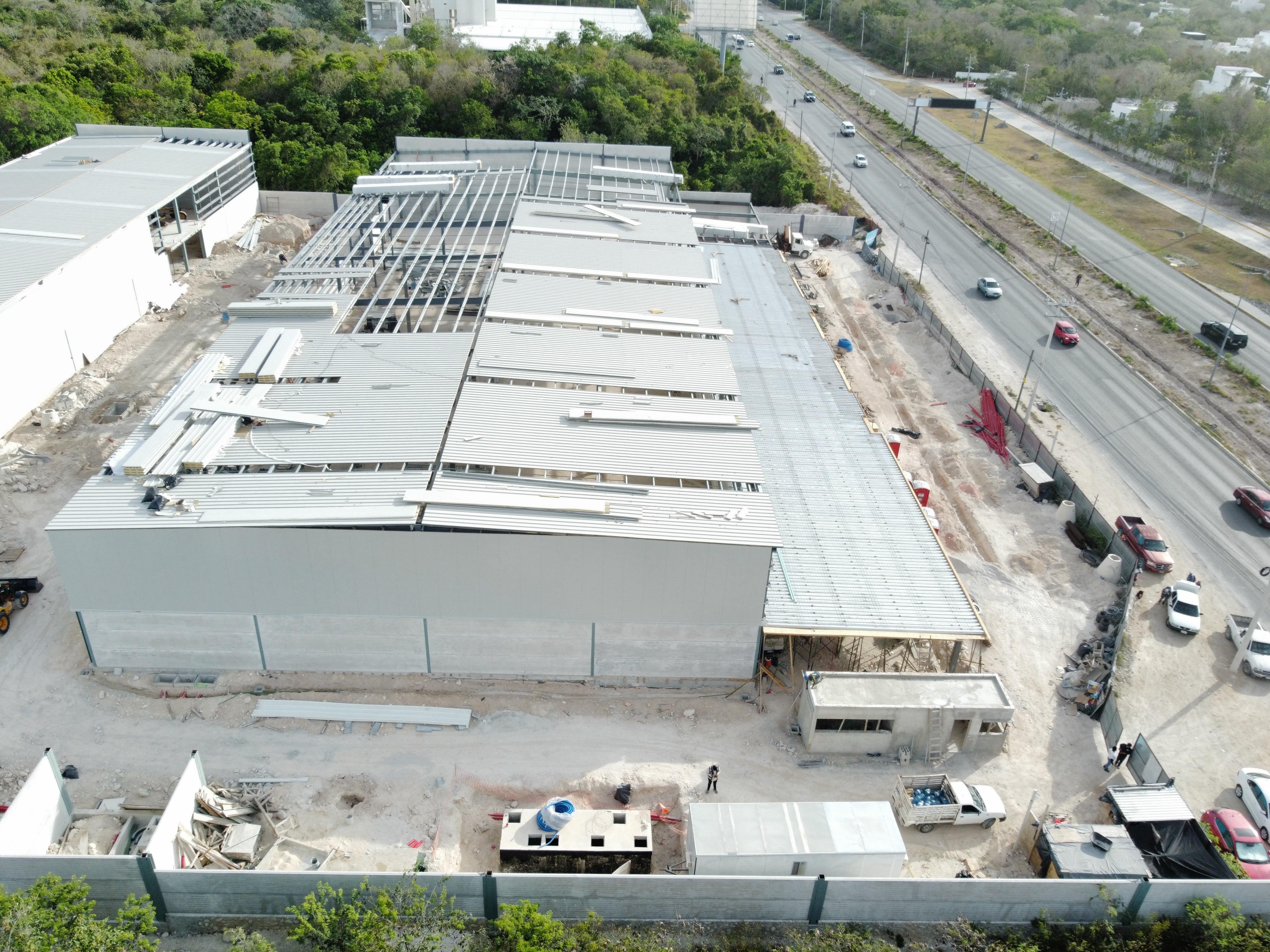 Construcción actual de bodegas Konecta Park en Puerto Morelos